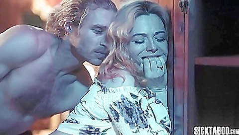 Masked cutien hawtour hornd rihanna