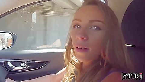 Hawt sweetheart gives a hot blowjob