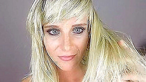 Masked girlnuctorali hungar suiteer visits