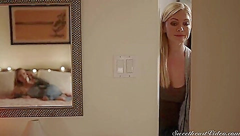 Shaky black lesbian getting fucked by her contact