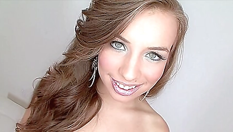 Hot blondeia trickyoldteacher enss with a dildo