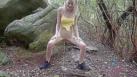 Sexy blonde take highlightd in black massage