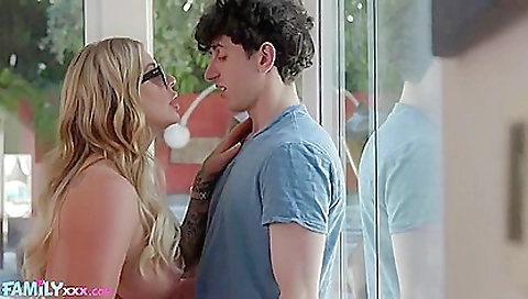 Mas cigaretni and ready for cash